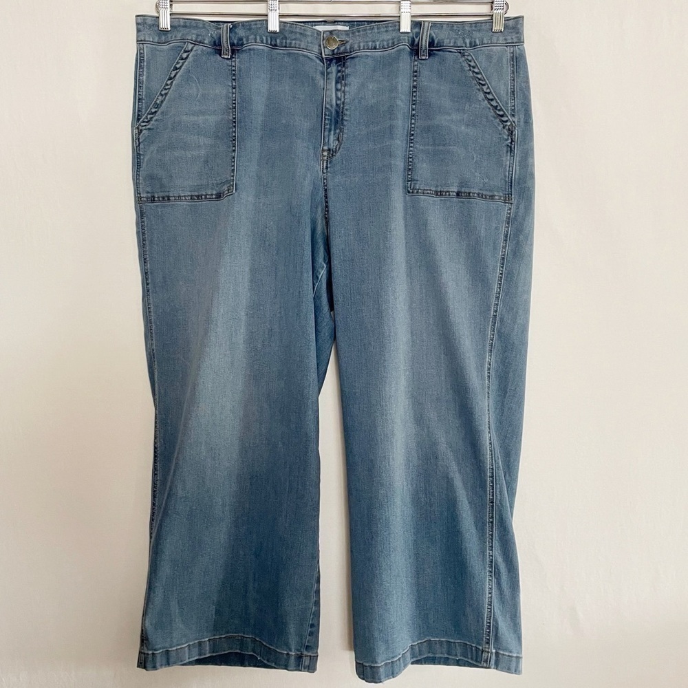 Lane Bryant 28S Mid-Rise Wide Leg Jeans in Medium Wash Flex Magic Waistband